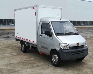 程力牌CL5030XXYBEV型純電動(dòng)廂式運(yùn)輸車